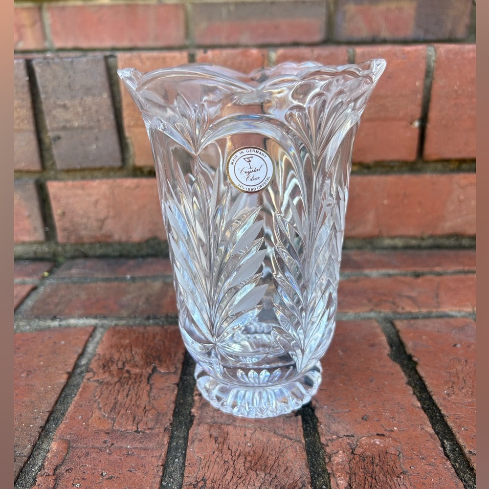 Crystal Clear Signatures "Madrid" 7" Handcut 24% Lead Crystal Vase